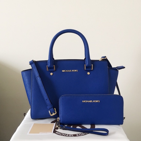 Michael Kors Handbags - NWOT Michael Kors Selma Medium With Large Wallet